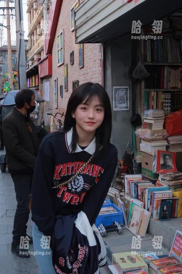 Feilin嗲囡囡-尤尤子 Feilin嗲囡囡 - 尤尤子精致套装福利写真,带你领略时尚与优雅的完美结合!