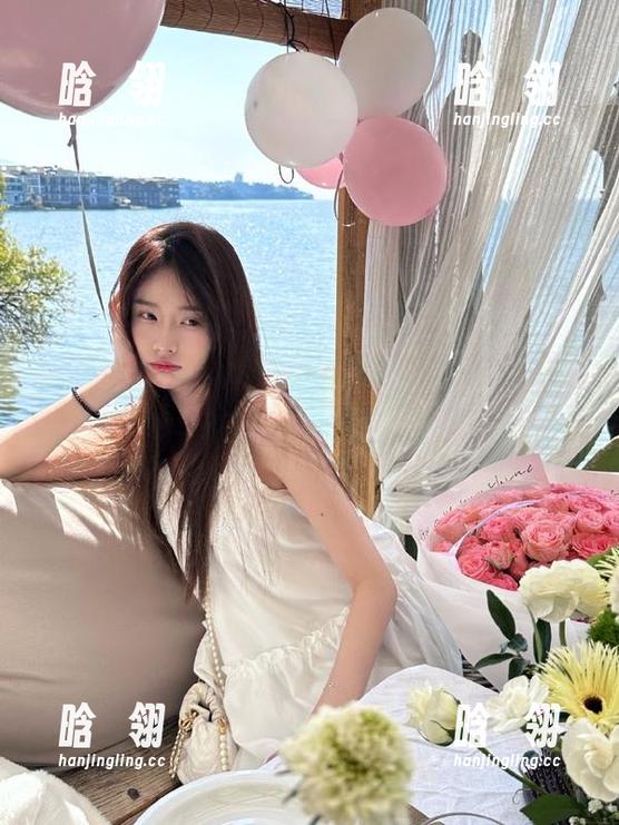 Feilin嗲囡囡 - 分享流氓小巫女黑色套图，与你共同沉浸在时尚的无限可能中