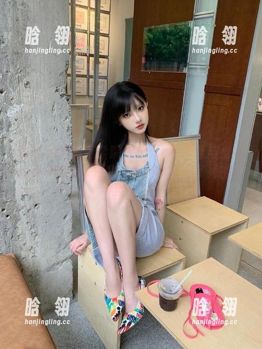 MFStar模范学院-Ellie艾栗栗 MFStar模范学院 - Ellie艾栗栗与皮衣的完美邂逅,精彩写真图片记录了她的时尚态度与生活理念。