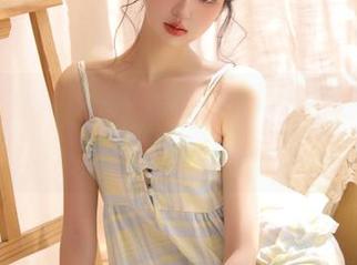 MiStar魅妍社 – 大奶昔Kyra最新写真集更新，泳池里的滑稽瞬间不容错过！