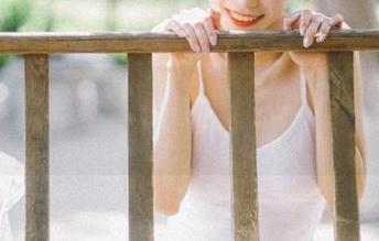 MyGirl美媛馆 – 融合时尚与自然，杨晓青儿泳池美图作品的灵感之旅