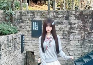 Pary学生模拍 – 小莹38码大脚底作品全集：敢于尝试，脚下的世界无限可能