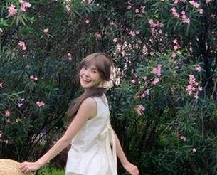 TouTiao头条女神 – 下载杨漫妮baby美足写真，尽享她的艺术与美丽风采
