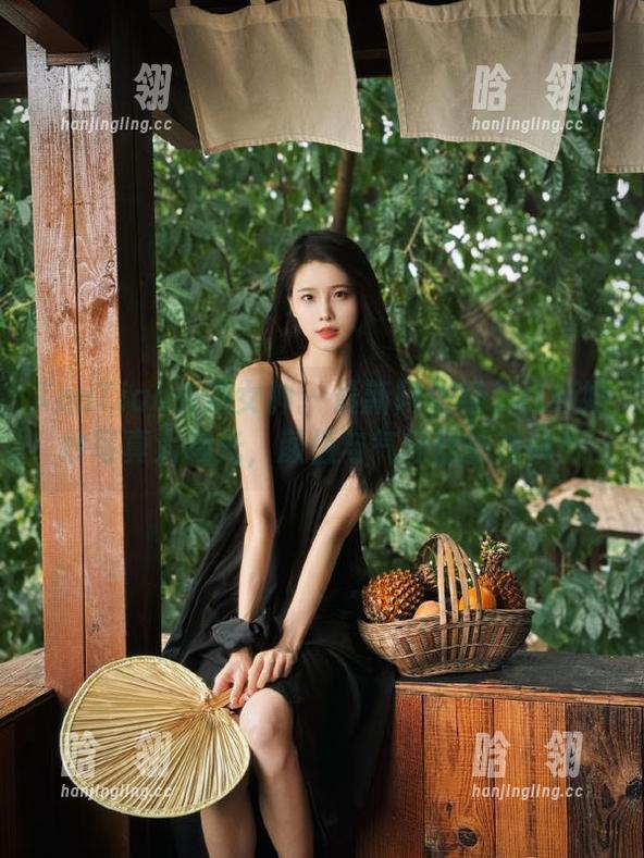 TouTiao头条女神-阿依努尔瓦娅 TouTiao头条女神 - 最新阿依努尔瓦娅婚纱写真大曝光,颜值与气场双重在线!