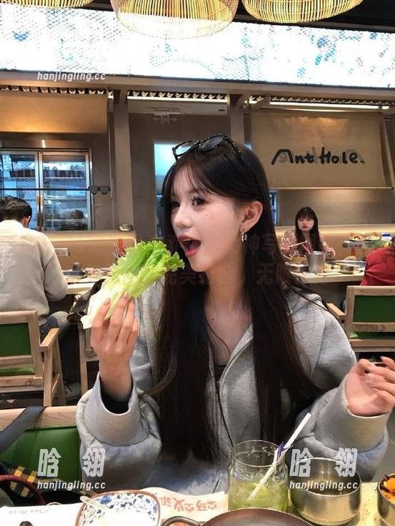 UGirls尤果网 - 乔依琳女神写真图集：艺术与时尚的完美结合，无限惊艳