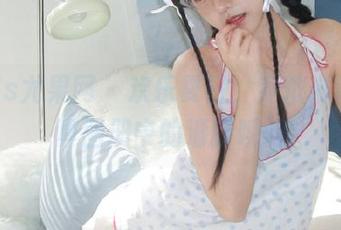 UGirls尤果网 – 欢乐夏日，乔依琳泳衣写真图册中的清新瞬间