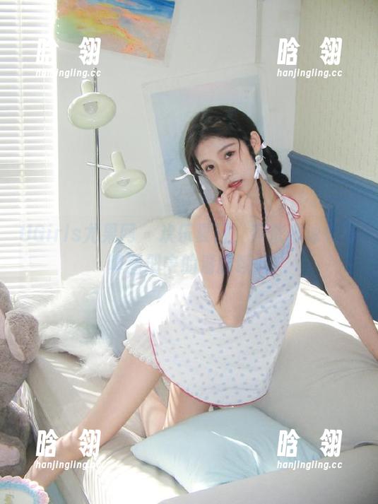 UGirls尤果网 - 欢乐夏日，乔依琳泳衣写真图册中的清新瞬间