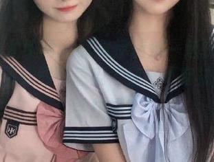 UGirls尤果网 – 跟着伊莉娜一起探索网袜写真，下载即可感受‘穿袜不穿袜’的哲学抉择！