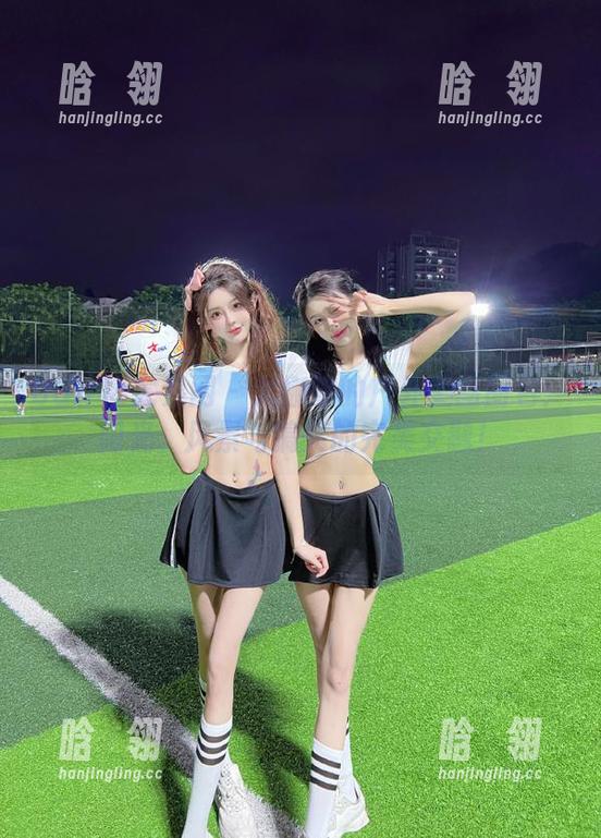 UGirls尤果网 - 尤娜娜的户外美图图包：阳光、风景与搞笑的完美交融！