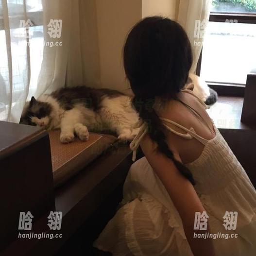 UGirls尤果网 - 在这片奇幻的画卷中，在线探索李思宁的黑丝作品，带你领略别样的风情万种！