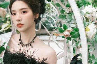 UGirls尤果网 – 李易童美脚无圣光合集，弘扬她的个性与时尚气息，绝不容错过！