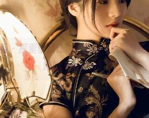 UGirls尤果网 – 探索李颜儿油亮风格，原图与图册齐飞，彰显她的无限魅力！