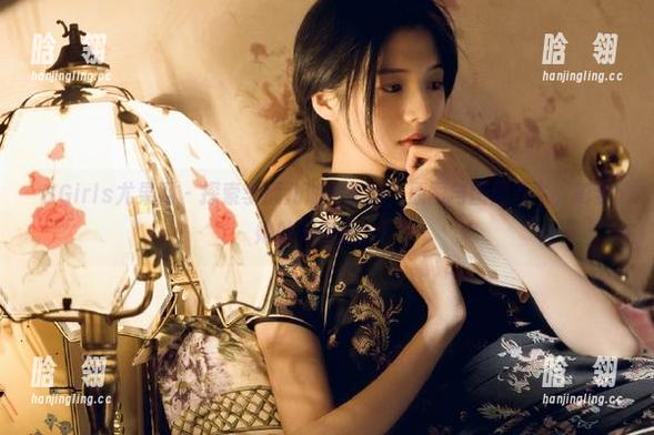 UGirls尤果网-李颜儿 UGirls尤果网 - 探索李颜儿油亮风格,原图与图册齐飞,彰显她的无限魅力!