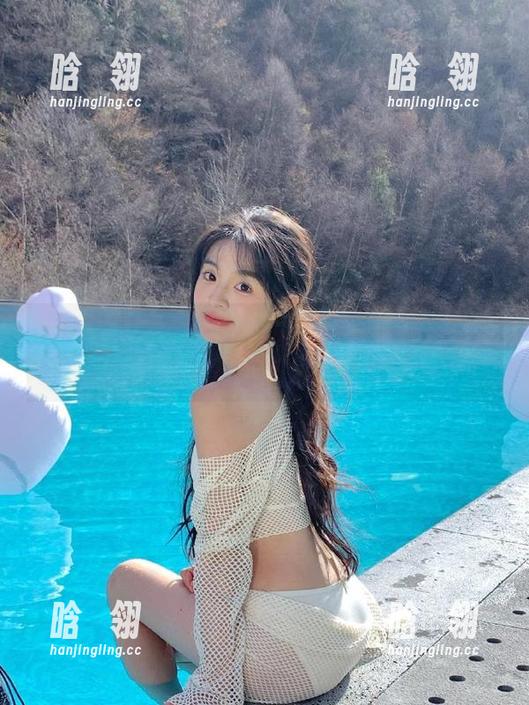 XIAOYU语画界-章芃芃 XIAOYU语画界 - 最新写真集登场:章芃芃红裙映衬下的优雅与自信