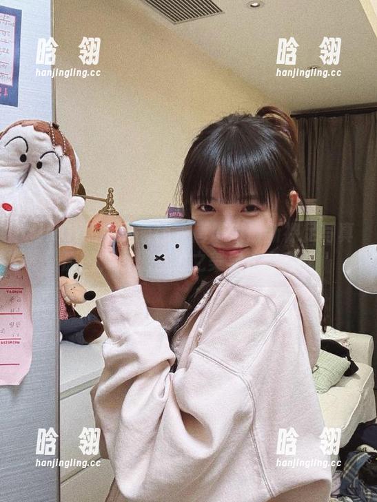 XINGYAN星颜社 - 唐思琪最新裸足写真原图，展现自然之美与真实自我