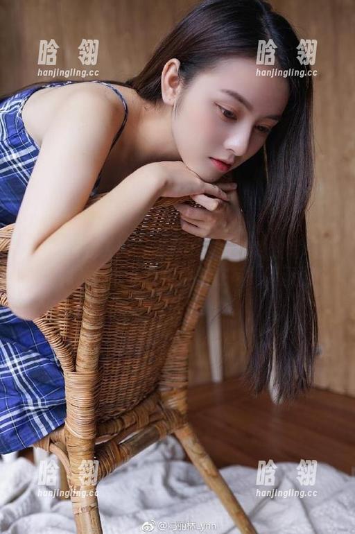 Xiuren秀人网-MODEL伊若 Xiuren秀人网 - MODEL伊若豹纹写真精选,释放你的个性与自信在每一幅画面中
