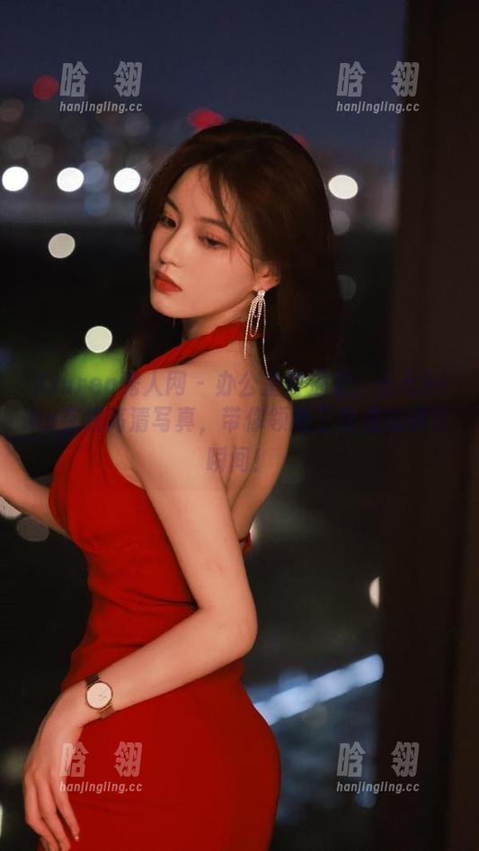 Xiuren秀人网 - 办公室奇遇记：七七kiko在线高清写真，带你领略工作里的搞笑瞬间！