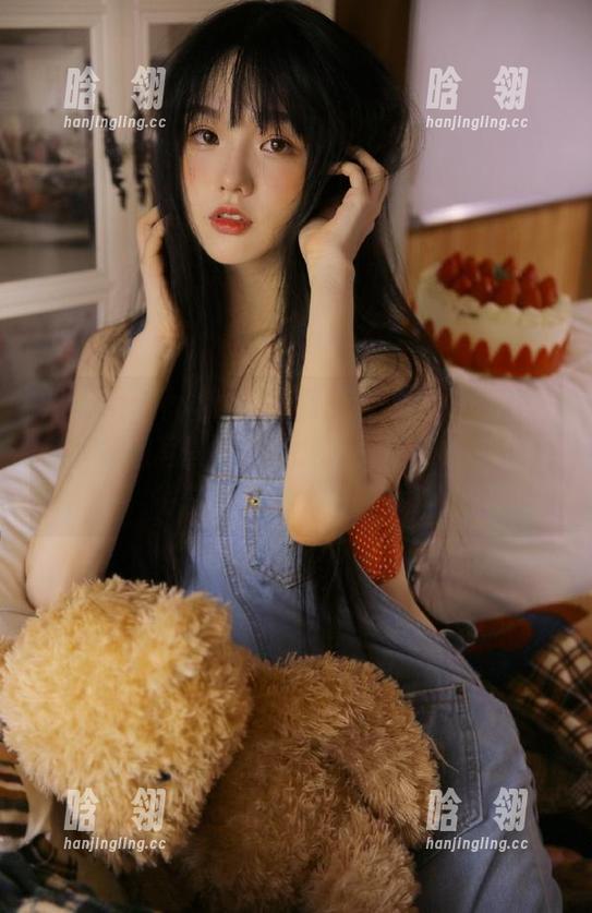 Xiuren秀人网 - 下载“会飞的小虎牙”美丽礼服写真照片，免费获取，感受她无限的时尚魅力与气质！