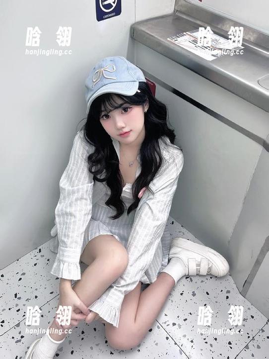 Xiuren秀人网 - 青春无敌：周慕汐baby泳衣写真原图合集，尽在这里！