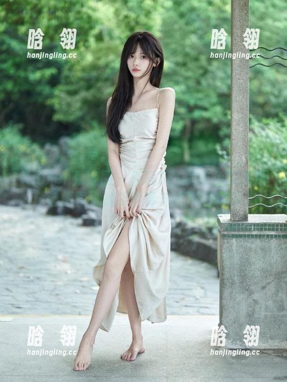 Xiuren秀人网-外科TEL Xiuren秀人网 - 外科TEL的白色写真精选原图:捕捉青春与纯净的瞬间