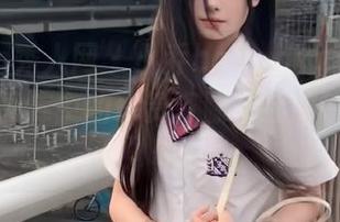 Xiuren秀人网 – 小乔babyb的吊带魅力：汇聚图库中的珍贵资源，绽放每一份美丽