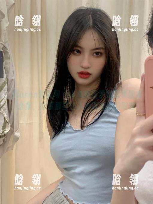 Xiuren秀人网 - 小兔纯纯学妹写真独家合集，分享那些让人心跳加速的时刻