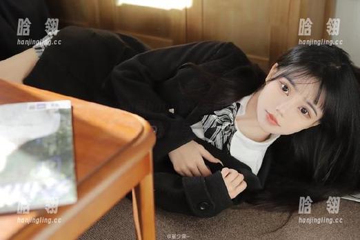 Xiuren秀人网-小雨baby Xiuren秀人网 - 在小雨baby的水手服写真中,原图捕捉青春的纯真与俏皮