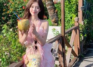 Xiuren秀人网 – 一探究竟：抖娘利世的美腿写真图集大揭秘