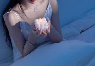 Xiuren秀人网 – 沈蜜桃off可爱系列作品分享：甜美笑容与梦幻场景的完美结合