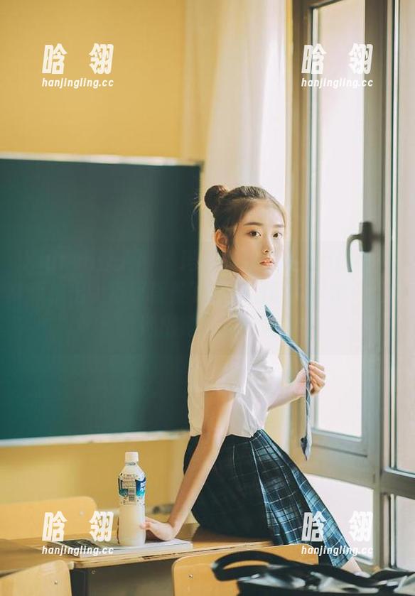 Xiuren秀人网 - 玛鲁娜Manuela最新写真推出，透明背景下的美图让人莞尔一笑，透出她的独特魅力