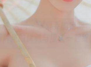Xiuren秀人网 – 罗爱乔的定制长腿写真，图片里的优雅与撩人一起绽放！