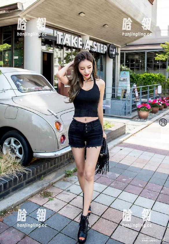 Xiuren秀人网 - 更新啦！谢小蒽的学妹写真作品，美丽与青春交汇的瞬间