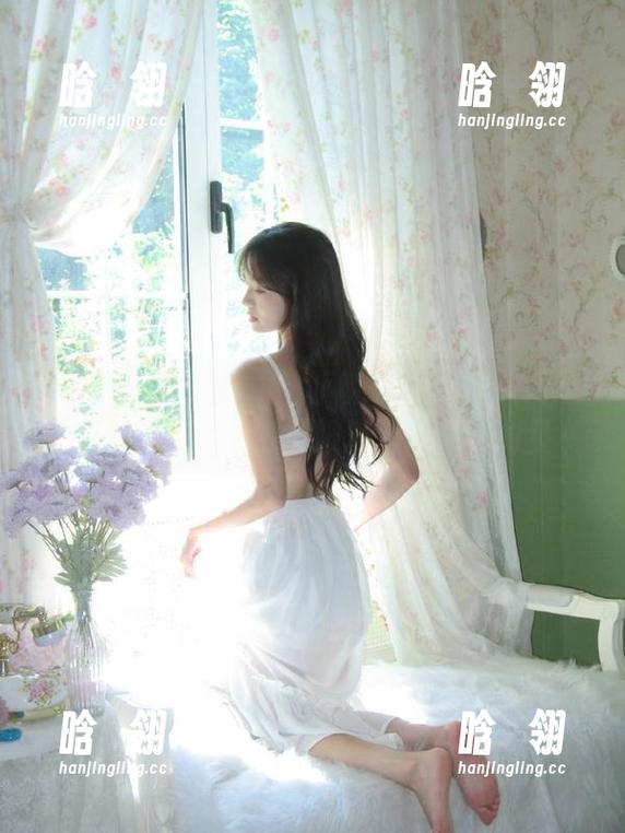 Xiuren秀人网 - 赤间菀枫短裙作品精选：在镜头下绽放无限魅力的女性力量