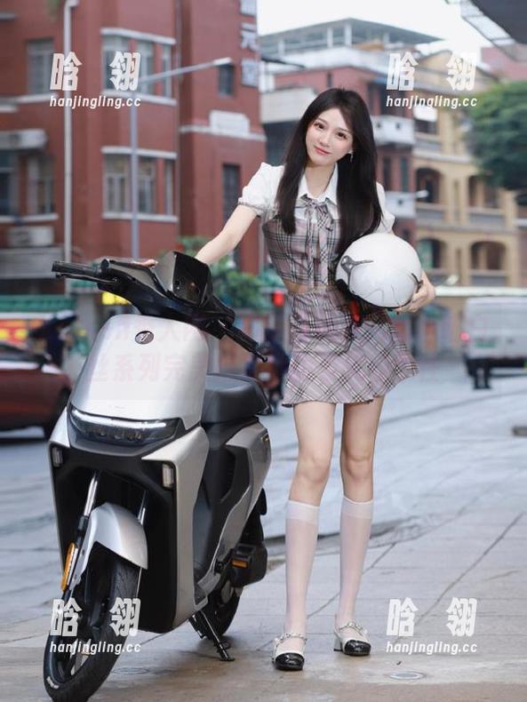 Xiuren秀人网 - 高清写真集：陈小喵白丝系列完美捕捉她的柔美与个性
