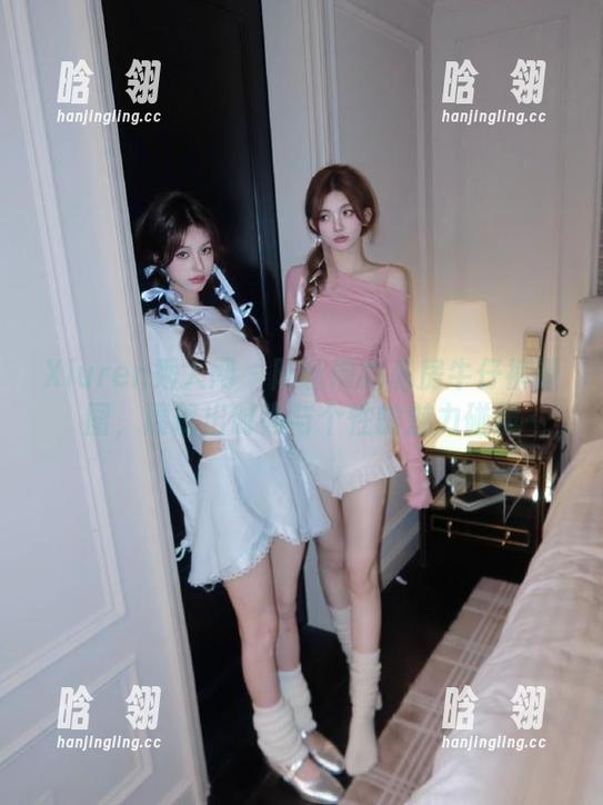 Xiuren秀人网-陈秋雨 Xiuren秀人网 - 陈秋雨的私房牛仔裤原图,展现出时尚与个性的魅力碰撞