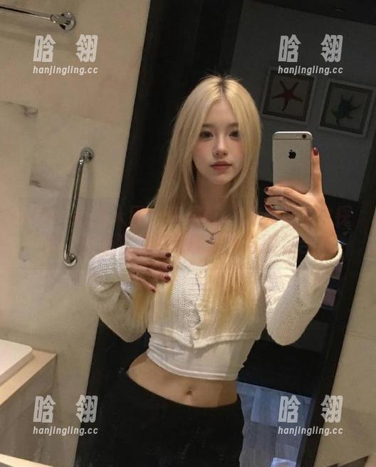 Xiuren秀人网 - 鱼尾fish在死库水中探索，打造独特视觉的写真与图包合集