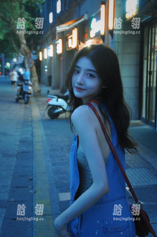 YITUYU艺图语 - 妮可的连体衣写真探索：每一张图片都闪烁着迷人的光彩