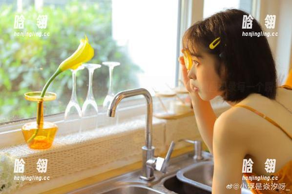 YouMi尤蜜荟-是小逗逗 YouMi尤蜜荟 - 是小逗逗呈现的美腿写真:原图记录每一个瞬间的无与伦比之美