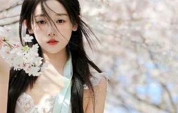YouMi尤蜜荟 – 短裤写真大揭秘，梦心月的照片让你瞬间笑出声来！