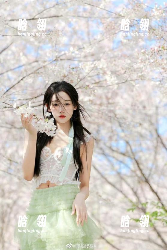 YouMi尤蜜荟-梦心月 YouMi尤蜜荟 - 短裤写真大揭秘,梦心月的照片让你瞬间笑出声来!