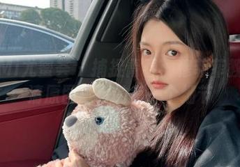 YouMi尤蜜荟 – 捕捉青春：穆菲菲教室高清原图写真的每一个细节