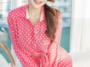 Zzyuri圣光写真集：从纯净图包中发现每一个动人的作品