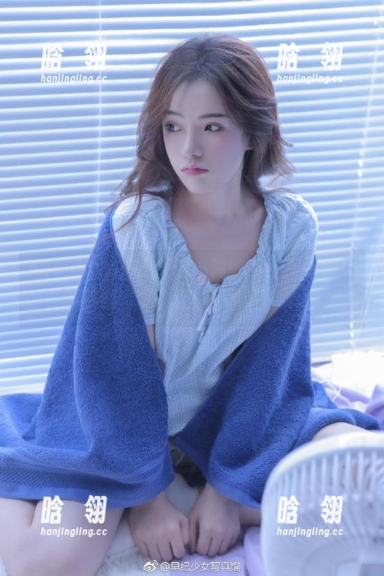 beautyleg - 透过小玲的镜头：更新她最新的透明写真，让你体验不一样的美！