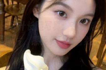 pans – 果汁长腿写真：在线浏览她的精美图片，感受灵动与自然之美