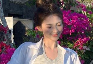 partycat轰趴猫 – 姗姗就打奥特曼亲自出镜，海边美图带给你灵感，快来下载分享吧！