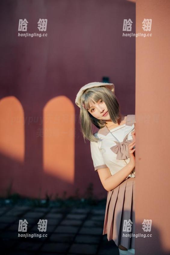 puypuy天台写真图集：免费下载她诠释美的每一帧，让你心动不已