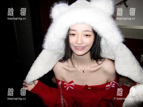 Puypuy呈现极致比基尼摄影作品，让你感受夏日海滩的独特资源