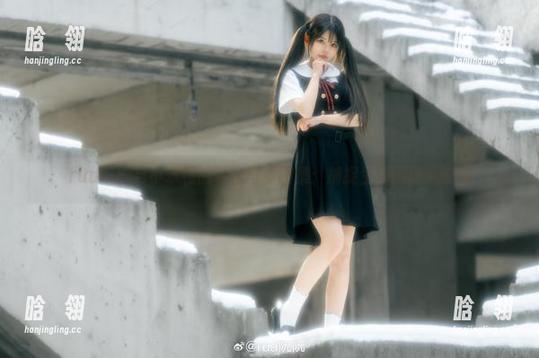 rua阮阮与小翠花的私密写真图集：捕捉生活的诗意时刻