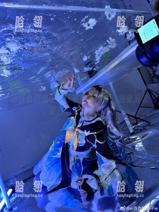 w百合欧皇子w w百合欧皇子w泳衣写真合集:感受海滨夏日的清新与活力