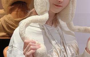 探索高雄：一小央泽定制泳装写真中的海滨风情